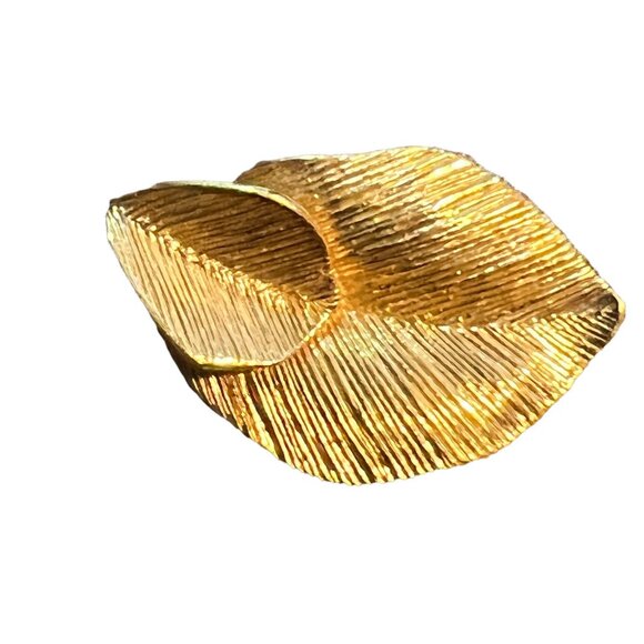 Amway Brooch Gold Tone Textured Double Layered Leaf Pin Signed 1.25" - Picture 1 of 6